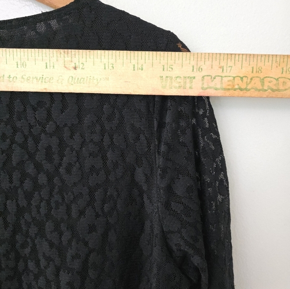 Chico's Women's Black Lace Cheetah Animal Print Blouse Tunic Top size 1 Medium - Picture 8 of 10